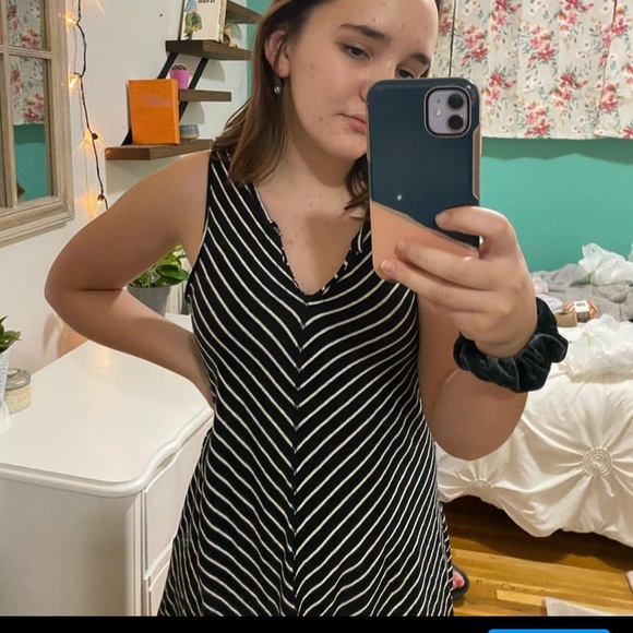 striped flowy dress! - Picture 2 of 4